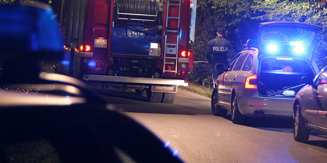 Jastrebarsko, Ceglje, 140811.U teskoj nesreci, izlijetanju Opel Vectre s lokalne prometnice u mjestu Ceglje nedaleko Jastrebarskog jedna osoba, 19-godisnji Marijan Karas, je preminula, a njegova dva prijatelja su ozlijedjena.Foto: Mario Pusic / CROPIX