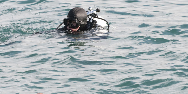 Split, 290111.Ove subote u Splitu odrzana je ekoloska akcija ciscenja podmorja u sklopu projekta Kalypso. Projekt je pokrenuo ronioc na dah Kristijan Curavic, a ima za cilj ocistiti  hrvatsku obalu, i to konkretno kroz akcije ciscenja podmorja oko gradova na hrvatskoj obali. Realizaciju projekta Kalypso podrzala su brojna veleposlanstva, Fond za zastitu okolisa, Ministarstvo mora, Ministarstvo kulture, Institut Plavi svijet itd.Foto: Josko Ponos / CROPIX