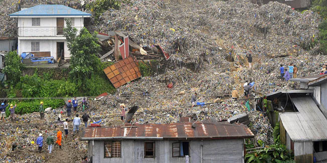 CORRECTION-CITYFilipinos inspect a site after a retaining wall at a landfill collapsed causing a rubbish-slide due to heavy rains brought on by Typhoon Nanmadol in Baguio, four hours north of Manila on August 28, 2011. Super-typhoon Nanmadol killed at least eight people and left flattened bridges and blocked roads in its wake as it moved away from the Philippines and churned towards Taiwan, officials said on August 28. AFP PHOTO