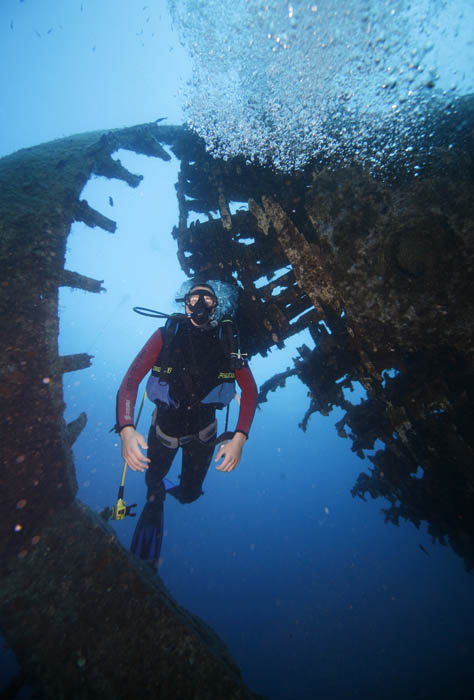 Stomorska (Solta), 010911.Podvodno istrazivacki klub Mornar iz Splita domacin je predstojeceg otvorenog prvenstva Hrvatske u podvodnoj fotografiji koje ce se odrzati u akvatoriju Solte i Braca 17.i 18.09.2011. Po sadasnjim najavama na prvenstvu se ocekuje 40-ak natjecatelja iz 10-ak zemalja. Na slici: clanovi PIK Mornar u zaronu na jednu od potencijalnih lokacija sa snimanje na koci Ribolovac pored Stomorske.Foto:Bozo Vukicevic / CROPIX