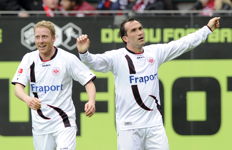 RESTRICTIONS / EMBARGO - ONLINE CLIENTS MAY USE UP TO SIX IMAGES DURING EACH MATCH WITHOUT THE AUTHORISATION OF THE DFL. NO MOBILE USE DURING THE MATCH AND FOR A FURTHER TWO HOURS AFTERWARDS IS PERMITTED WITHOUT THE AUTHORISATION OF THE DFL.Frankfurt's Greek striker Theofanis Gekas (R) celebrates scoring with his temmate defender Patrick Ochs during the German first division Bundesliga football 1.FC Kaiserslautern vs Eintracht Frankfurt in the western German city of Kaiserslautern on October 17, 2010. AFP PHOTO / ULI DECK  GERMANY OUT