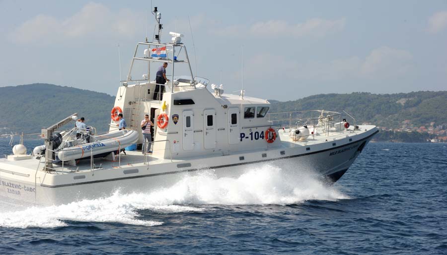 Zadar, 150711.Na predstavljanju novog policijskog 25 metarskog  broda  Mile Blazevic Cadjo u zadarskom kanalu doslo je do sudara istoimenog broda i broda Skabrnja u kojem su se nalazila 4 fotoreportera i dva pripadnika pomorske policije.Na fotografiji : policijski brod Mile Blazevic Cadjo neposredno prije sudara.Foto : Andrija Lucic / cropix