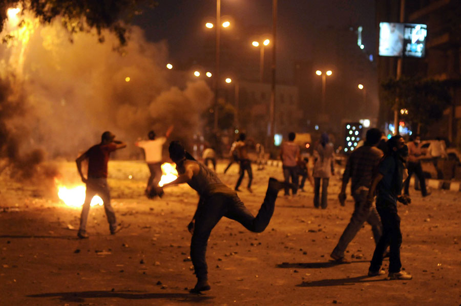 Egyptian demonstrators throw stones at police early on September 10, 2011 during clashes outside the Israeli embassy in Cairo after protesters raided the building. AFP PHOTO/MOHAMED HOSSAM
