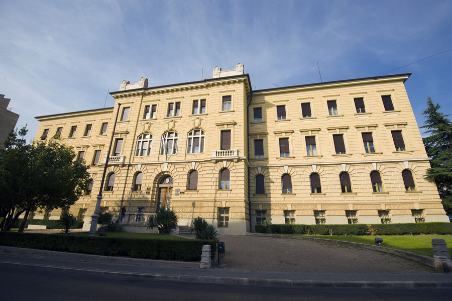 Sibenik, 160911.Iz zgrade zatvora u Sibeniku pusten je na slobodu Tomo Horvatincic na sporedni izlaz. Na slici: zgrada suda.Foto: Niksa Stipanicev / CROPIX