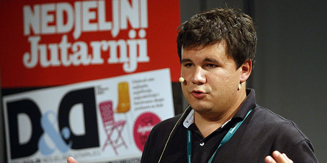 Rovinj, 230911.4. Weekend Media Festival. Festival se odrzava u staroj tvornici TDR-a u sredistu Rovinja, a osim dobre zabave, donosi brojna zanimljiva predavanja, panele i radionice koja  se istovremeno odrzavaju u cak tri dvorane.   Prezentacija modela Nedjeljnog Jutarnjeg. Na slici je Miran Pavic.Foto: Goran Sebelic / CROPIX                              