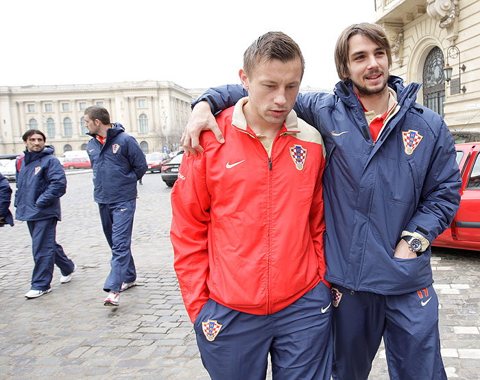 Bukurest, 110209.Hrvatski nogometni reprezentativci su nakon dorucka kratko prosetali Bukurestom. Ivica Olic i Niko Kranjcar.Foto: Ronald Gorsic / CROPIX