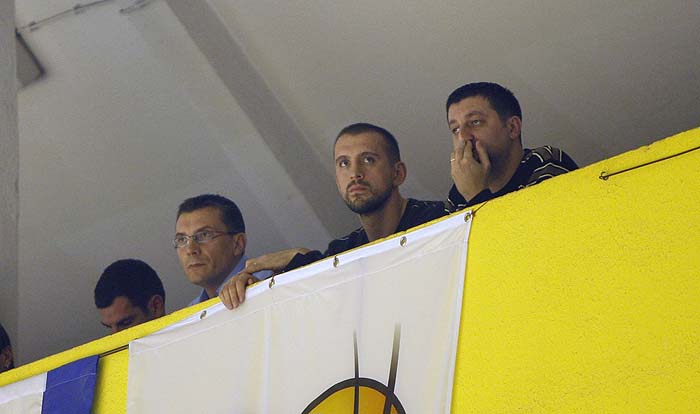 Split, 231208.Dvorana KK Split na Gripama.Utakmica 14. kola NLB lige, kosarkaska utakmica izmedju Split CO i Zadra.Na slici: Nikola Vujcic nekadasnji igrac KK Split, pratio je utakmicu u drustvu novinara.Foto: Vladimir Dugandzic / CROPIX