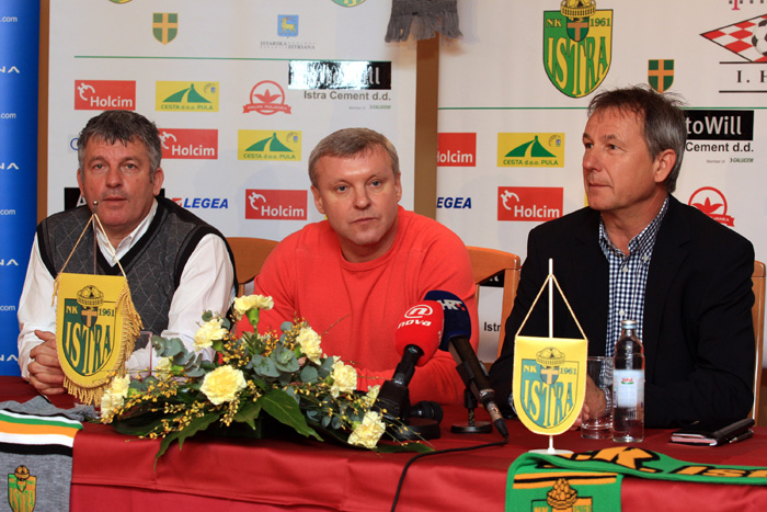 Medulin, 100210.Press konferencija nove uprave nogometnog kluba Istra 1961. Na slici su Eljvir Raca, Rus Mihail Mihailovic Sceglov i Darko Jergovic.Foto: Goran Sebelic / CROPIX                              