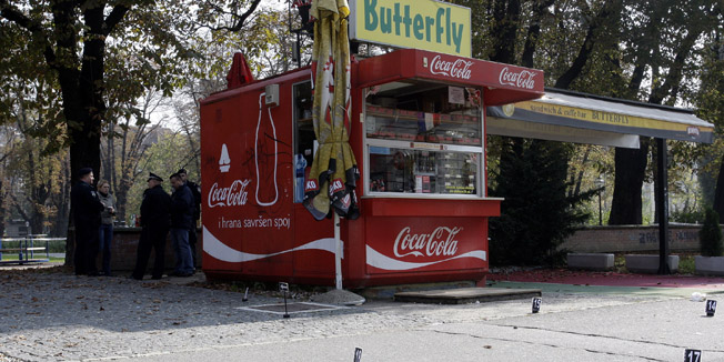 Zagreb, 101010.Mazuranicev trg.Jutros oko 6h 30min doslo je do masovne tucnjave na Mazuranicevom trgu ispred sendvic bara i Etnografskog muzeja.Foto: Nenad Dugi / CROPIX
