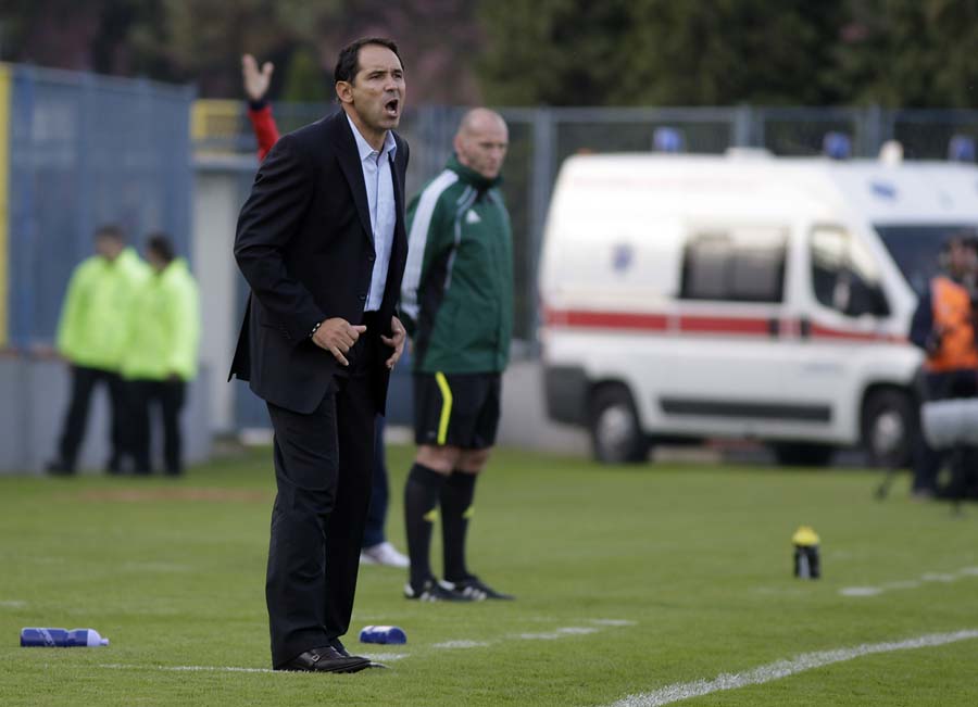 Varazdin, 121010.Gradski stadion Varazdin. Kvalifikacijska utakmica za Europsko prvenstvo U21 u Danskoj 2011. godine. Hrvatska - Spanjolska.Na slici: izbornik Hrvatske Drazen Ladic.Foto: Zeljko Hajdinjak / Cropix