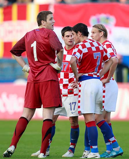Varazdin, 121010.Gradski stadion Varazdin.Kvalifikacijska utakmica za EP U 21 u Danskoj 2011.Hrvatska - Spanjolska.Na fotografiji : Ivan Kelava, Mirko Oremus, Arijan Ademi i Domagoj Vida.Foto: Ronald Gorsic / CROPIX