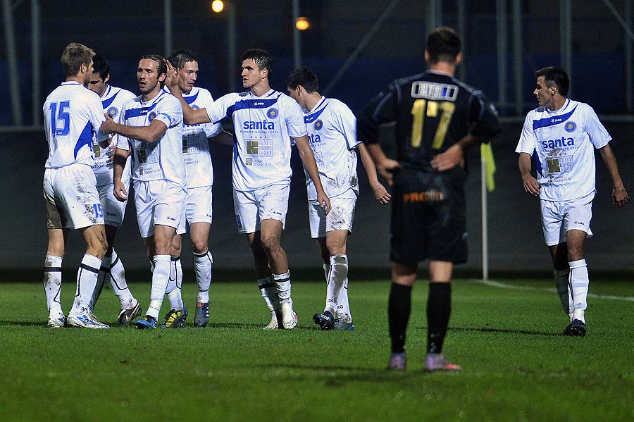 Zagreb, 221010.Stadion u Kranjcevicevoj.Utakmica 12. kola 1. T-com HNL: NK Hrvatski Dragovoljac i NK Zadar.Na slici: Zadrani slave pogodak.Foto: Boris Kovacev / CROPIX