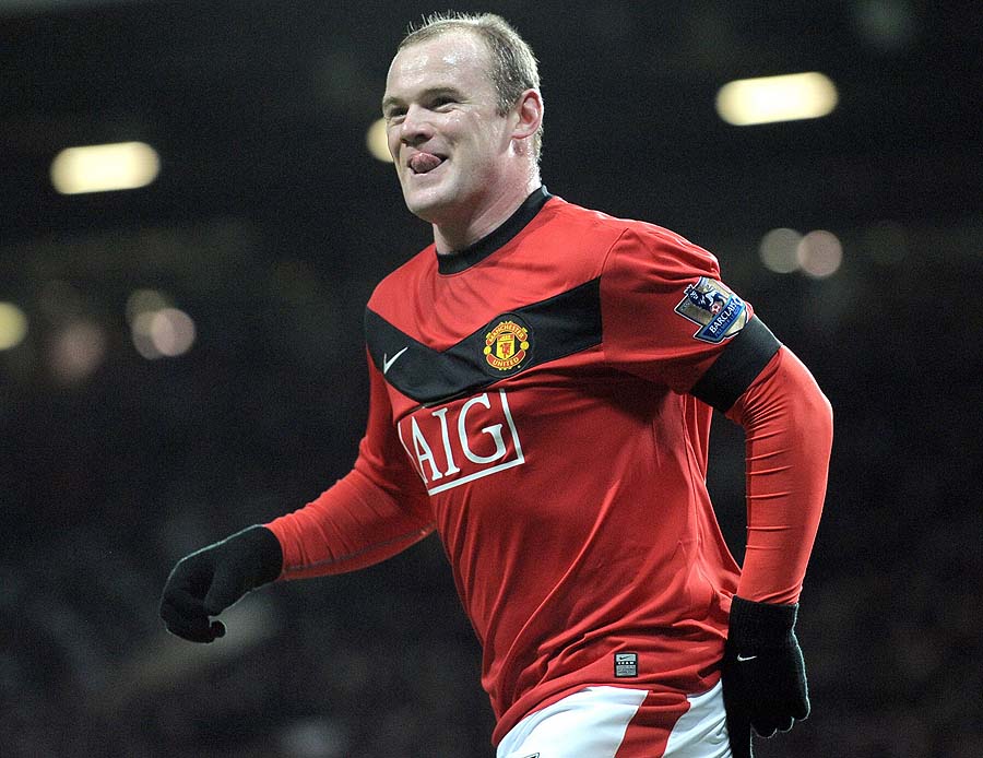 (FILES) A file picture taken on December 30, 2009, shows Manchester United's English striker Wayne Rooney at Old Trafford in Manchester, north-west England. Wayne Rooney signed a new five-year contract with Manchester United on Friday October 22, 2010, just days after appearing to be on his way out of Old Trafford. AFP PHOTO/Andrew Yates/FILESFOR EDITORIAL USE ONLY Additional licence required for any commercial/promotional use or use on TV or internet (except identical online version of newspaper) of Premier League/Football League photos. Tel DataCo +44 207 2981656. Do not alter/modify photo.