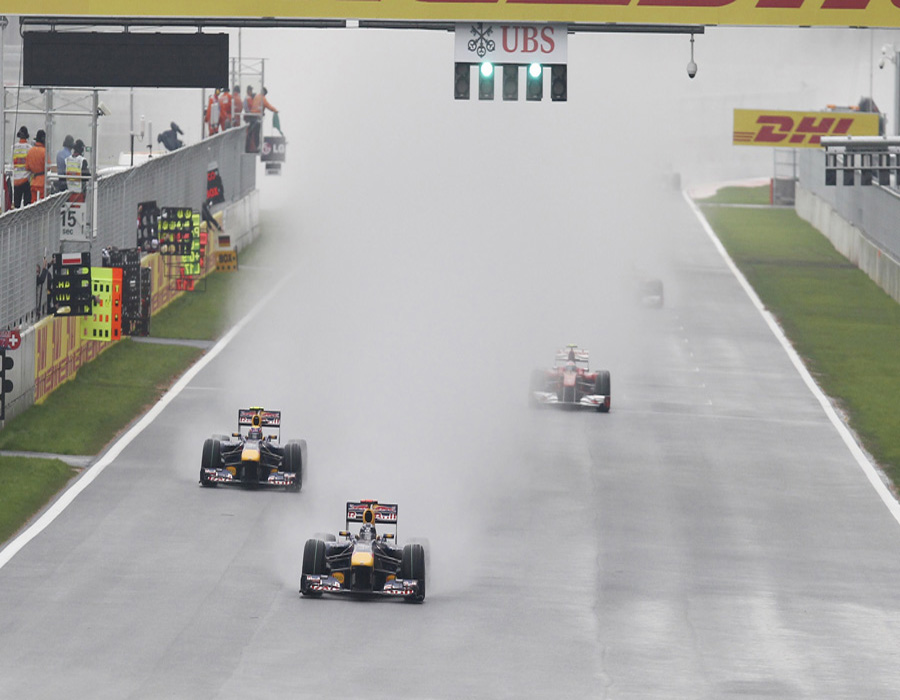 Red Bull Formula One driver Sebastian Vettel of Germany leads the field at the start of the rain delayed Korean Grand Prix on the Korean International Circuit in Yeongam, South Korea, Sunday, Oct. 24, 2010. (AP Photo/Mark Baker)