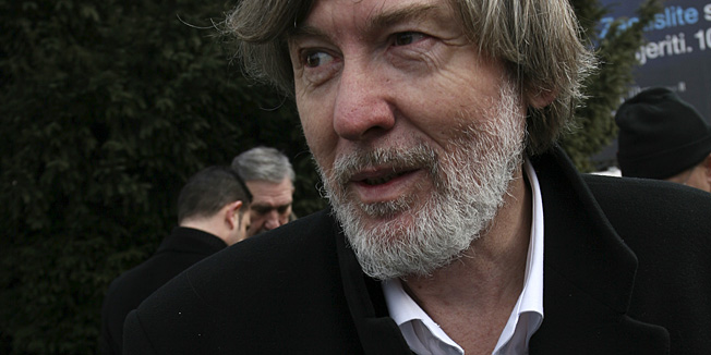 Zagreb, 090208.Prosvijed ispred HNK koji organizira neformalna skupina 