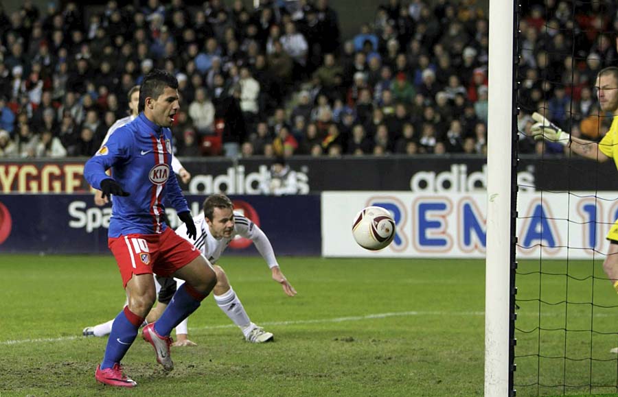 Sergio Leonel Aguero of Atletico Madrid kicks towards goal against players of Rosenborg during their  UEFA Europa League match at Lerkendal Stadium in Trondheim on November 4, 2010. AFP PHOTO / Gorm Kallestad / Scanpix Norway