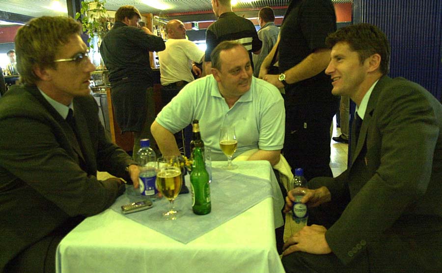 zagreb,190502alen boksic i davor suker sa nasim novinarom na zagrebackom aerodromu pred odlazak u japanfoto: drago sopta-spo-