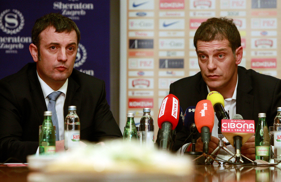 Zagreb, 141110.Hotel Sheraton.Okupljanje Hrvatske nogometne reprezentacije uoci kvalifikacijske utakmice za Euro 2012 sa reprezentacijom Malte koja je na rasporedu 17.11. u Maksimiru.Na fotografiji: Davor Gavran i Slaven Bilic.Foto: Ronald Gorsic / CROPIX