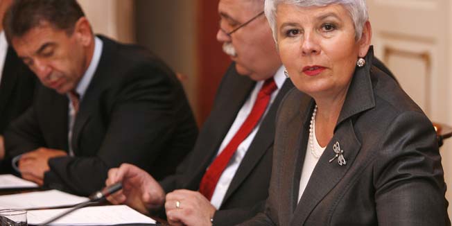 Zagreb, 191110.Sjednica Hrvatske Vlade.Na slici: premjerka Jadranka Kosor, ministar financija Ivan Suker i ministar zdravstva Darko Milinovic.Foto: Damjan Tadic / CROPIX