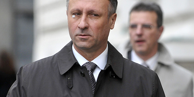 Zagreb, 241110.Na Zupanijskom sudu u Zagrebu, nastavljeno je sudjenje bivsem ministru Berislavu Roncevicu u aferi Kamioni.Na slici: Berislav Roncevic s odvjetnikom Kresimirm VilajtovicemFoto: Bruno Konjevic / CROPIX