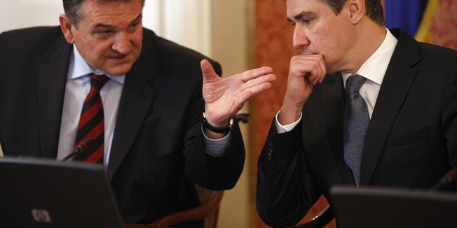 Zagreb, 120412.Markov trg.Banski dvori.Redovita sjednica Vlade.Na slici: Radimir Cacic i Zoran Milanovic.Foto: Goran Mehkek / CROPIX