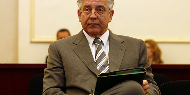 Zagreb, 240512.Zupanijski sud.Na sudjenju bivsem premijeru i predsjedniku HDZ-a Ivi Sanaderu optuzenom za primanje 10 milijuna eura kako bi madjarskom MOL-u prepustio upravljacka prava INA-e svjedocio je njegov brat Vlado-Flavio Sanader.Na slici: Ivo SanaderFoto: Damjan Tadic / CROPIX 