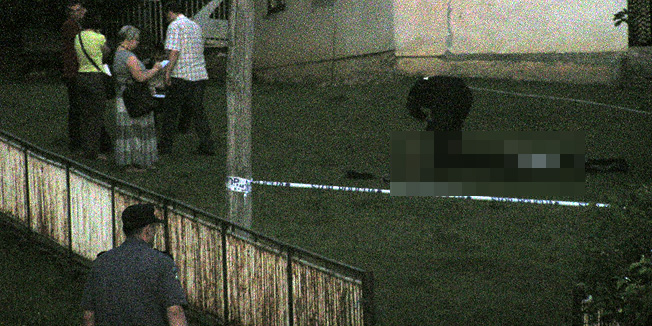 Sisak, 180612.   Djed Djuro Adamovic (78) iz Gornje Mlinoge, sela pokraj Petrinje, ubio je iz pistolja svojeg unuka Zelja (27) u ponedjeljak oko 17.30 sati. Tragedija se dogodila u dvoristu obiteljske kuce u kojoj su zajedno zivjeli baka Danica, djed Djuro i unuk Zeljko. Policijski ocevid u tijeku. Foto: Mate Piskor / CROPIX