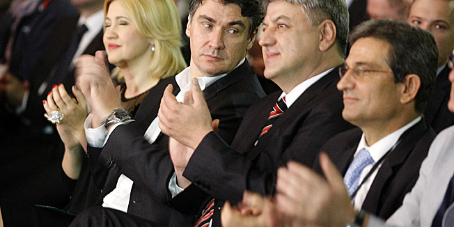 Zagreb, 020612.Mala dvorana Doma sportova.12. konvencija SDP-a na kojoj ce se birati potpredsjednici stranke.Na slici: Milanka Opacic, Zoran Milanovic, Zlatko Komadina, Boris Sprem, Josip Leko.Foto: Goran Mehkek / CROPIX