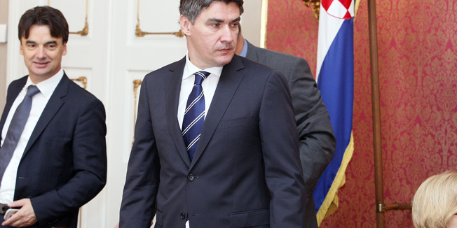 Zagreb, 270612.Vlada.Redovita sjednica Vlade.Na slici: Branko Grcic i Zoran Milanovic.Foto: Davor Pongracic / CROPIX
