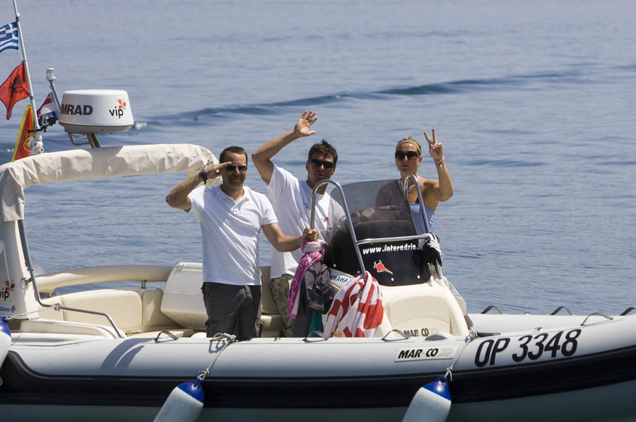 Icici, 280612.Danas je u marinu Icici uplovio nas skijas Ivica Kostelic. On se sa gumenim camcem u drustvu fotografa Matka Stankovica i sestre Janice Kostelic vratio iz Grcke u koju se uputio 5 lipnja .Foto: Zeljko Sop / CROPIX