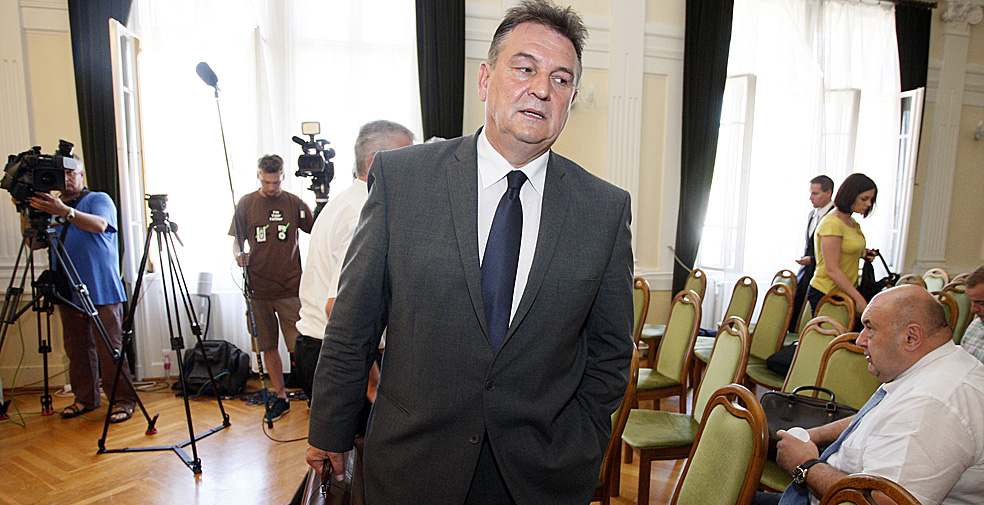 Kaposvar, Madjarska, 290612.Sud u Kaposvaru danas objavljuje presudu Radimiru Cacicu zbog izazivanja tesko prometne nesrece 2010. u kojoj su poginule dvije osobe. Na slici: Radimir Cacic na sudu.Foto: Davor Pongracic / CROPIX