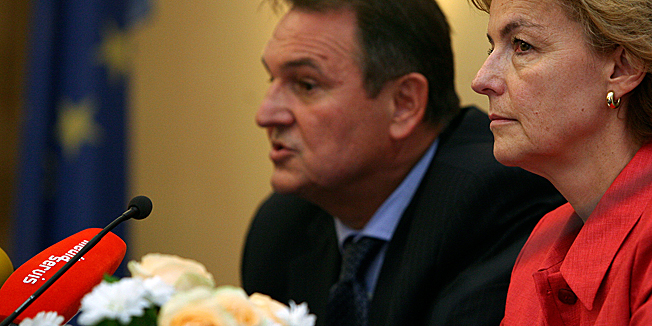 Zagreb, 260909. Hotel International.Konferencija za novinare HNS-a. Nas slici: celnici HNS-a Vesna Pusic i Radomir Cacic.Foto: Damjan Tadic / CROPIX