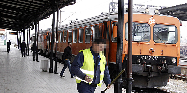 Koprivnica, 280110.Tridesetgodisnjak iz Starigrada pregledavajuci naponski vod medjunarodnog putnickog vlaka  prezivo je udar struje 24000 volti na zeljeznickom kolodvoru u Koprivnici.Na slici: Ilustracija koprivnicki zeljeznicki kolodvor.Foto: Nikola Wolf / Podravski list / Cropix