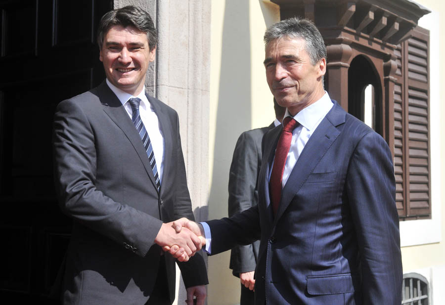 Zagreb, 060712.Banski dvori, Vlada RH. Uz svecani docek, predsjednik Vlade RH Zoran Milanovic sastao se s glavnim tajnikom NATO-a Andersom Foghom Rasmussenom.Foto: Bruno Konjevic / CROPIX