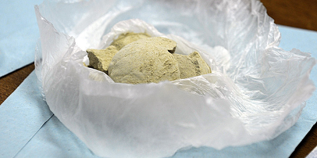 Sibenik, 210411.U policijskoj akciji uhiceno je tri dilera sa podrucja Sibenika pronadjeno oko 50 grama droge heroin i veca kolicina novca.Foto: Niksa Stipanicev / CROPIX