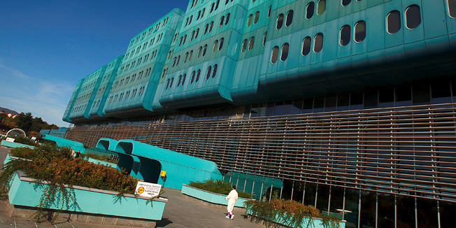 Zagreb, 161011.Bolnica Dubrava.Posjet ostalim ozlijedjenima iz prometne nesrece u Popovcu u kojoj su poginule dvije osobe. Ozlijedjenoj Mireli dosle su prijateljice u posjet.Foto: Goran Mehkek / CROPIX