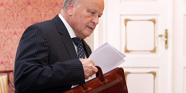 Zagreb, 120712.Vlada.Redovita sjednica Vlade.Na slici: Slavko Linic.Foto: Davor Pongracic / CROPIX