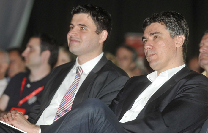 Zagreb, 120610.Dvorana Globus na Zagrebackom velesajmu, 9. izborna konvencija GO SDP-a. Biraju se potpredsjednici zagrebackog SDP-a, clanovi bredsjednistva, nadzornog odbora i gradskog odbora. Biraju se potpredsjednici zagrebackog SDP-a, clanovi predsjednistva, nadzornog odbora i gradskog odbora.Na slici: Davor Bernardic i Zoran Milanovic na konvenciji.Foto: Bruno Konjevic / CROPIX