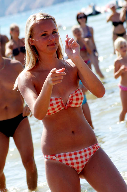 Lopar, 090812.Najpoznatija Rabska plaza u Loparu Rajska plaza njihala se u jutarnjim satima u ritmu Zumbe. Foto: Stela Novotny / CROPIX