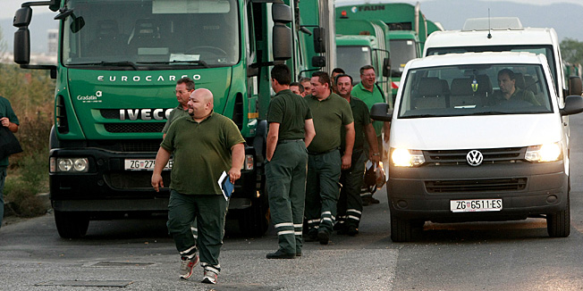 Zagreb, 230812.Jakusevac.Drugi dan blokade deponija Prudinec na Jakusevcu. Ulaz u deponij su blokirali stanovnici mjesta Jakusevac koji su nezadovoljni utjecajem koji deponija ima na uvjete zivota  stanovnistva u okolini.Foto: Ronald Gorsic / CROPIX