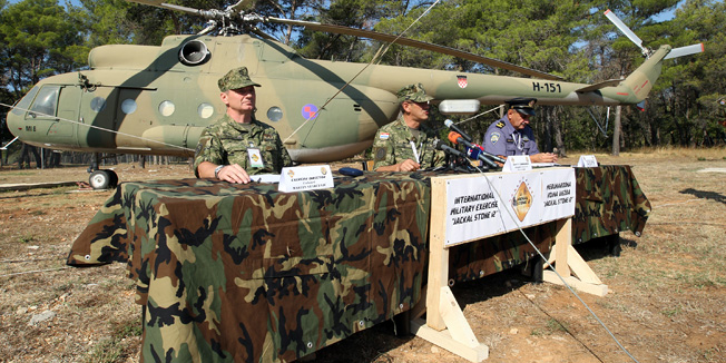 Zadar, Zemunik, 110912.Povodom odrzavanja medjunarodne vojne vjezbe Jackal Stone 12  u vojarni Zemunik Donji, s pocetkom odrzala se konferencija za medije. Na press konferenciji sudjelovali su zamjenik zapovjednika vjezbe, brigadni general Ivan Juric i direktor vjezbe brigadir Martin Starcevic.Foto: Jure Miskovic / CROPIX