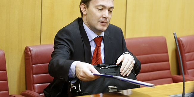 Zagreb, 140612.Markov trg.Sabor.Nastavak sjednice sabora na kojem je Arsen Bauk iznio prijedlog.Na slici: Arsen Bauk.Foto: Goran Mehkek / CROPIX