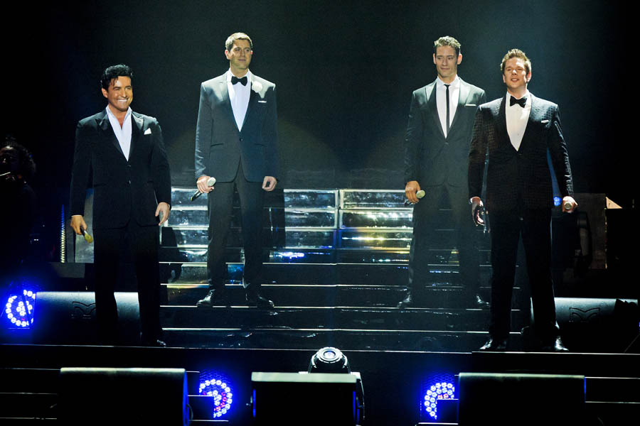 Zagreb, 170912.Jedan od najpoznatijih svjetskih klasicnih multinacionalnih kvarteta Il Divo, odrzao je veceras koncert u Areni Zagreb. Clanovi operne pop vokalne skupine su: francuski pop pjevac Sebastien Izambard, spanjolski bariton Carlos Marin, americki tenor David Miller i svicarski tenor Urs Buhler.Foto: Neja Markicevic / CROPIX