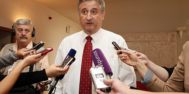 Zagreb, 200912.Sabor RH.Predsjednik HDZ-a Tomislav Karamarko dao je izjavu za medije povodom izjava premijera Zorana Milanovica.Foto: Davor Pongracic / CROPIX