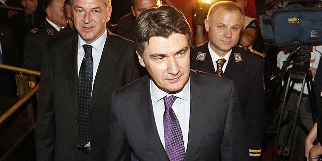 Zagreb, 290912.Kino Europa.Odrzana svecana akademija povodom Dana policije i blagdana sv. Mihovila.Na fotografiji: Ranko Ostojic, Zoran Milanovic.Foto: Damjan Tadic / CROPIX