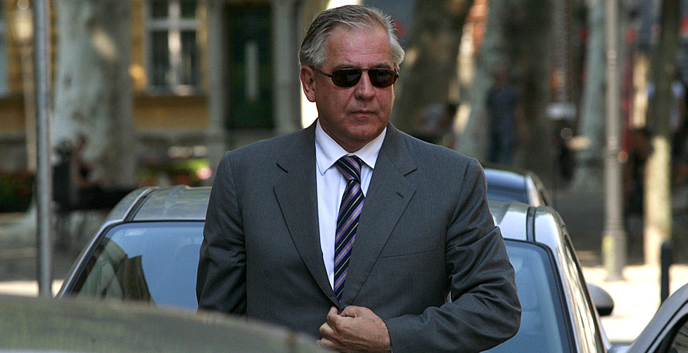 Zagreb, 200612.Zupanijski sud na Zrinjevcu.Danas je nastavljeno sudjenje bivsem premijeru RH, Ivi Sanaderu, u slucaju Fimi - Media. Danasnji svjedok na sudjenju bio je Ivan Jarnjak.Na fotografiji: Ivo Sanader.Foto Damjan Tadic / CROPIX