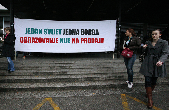Zagreb, 231109.Blokada Filozofskog fakulteta u Zagrebu. Studenti su na danasnjem plenumu izglasali blokadu rada fakulteta.Foto: Sandra Simunovic / CROPIX