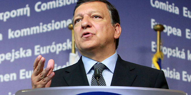 ** CORRECTS DAY OF THE WEEK TO WEDNESDAY ** EU Commission President Jose Manuel Barroso, right, gestures as he addresses the media with Poland's President Bronislaw Komorowski after a meeting at the EU Commssion headquarters in Brussels, Wednesday Sept. 1, 2010. (AP Photo/Geert Vanden Wijngaert)