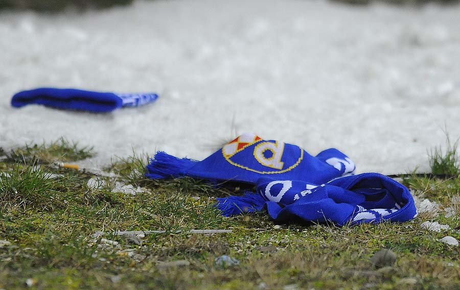 Zagreb, 151210.Stadion Maksimir. Euroliga, nogometna utakmica 6. kola skupine D, susret izmedju NK Dinama i grckog PAOK-a F. C.Na slici: baceni navijacki rekviziti.Foto: Damir Krajac / CROPIX