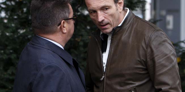 Zagreb, 091109.Maksimirska 108A.Rekonstrukcija dogadjaja iz 1995. godine za koju je optuzeni Nikica Jelavic pucao na Jurja Dodica i Vjeku Sliska.Odvjetnik Zeljko Dumancic i optuzeni Nikica Jelavic.Foto: Ronald Gorsic / CROPIX